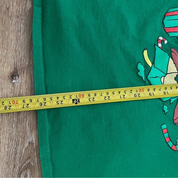 Looney Tunes Graphic Christmas Green size XL T-Shirt. Many characters. Fun! - Picture 4 of 6
